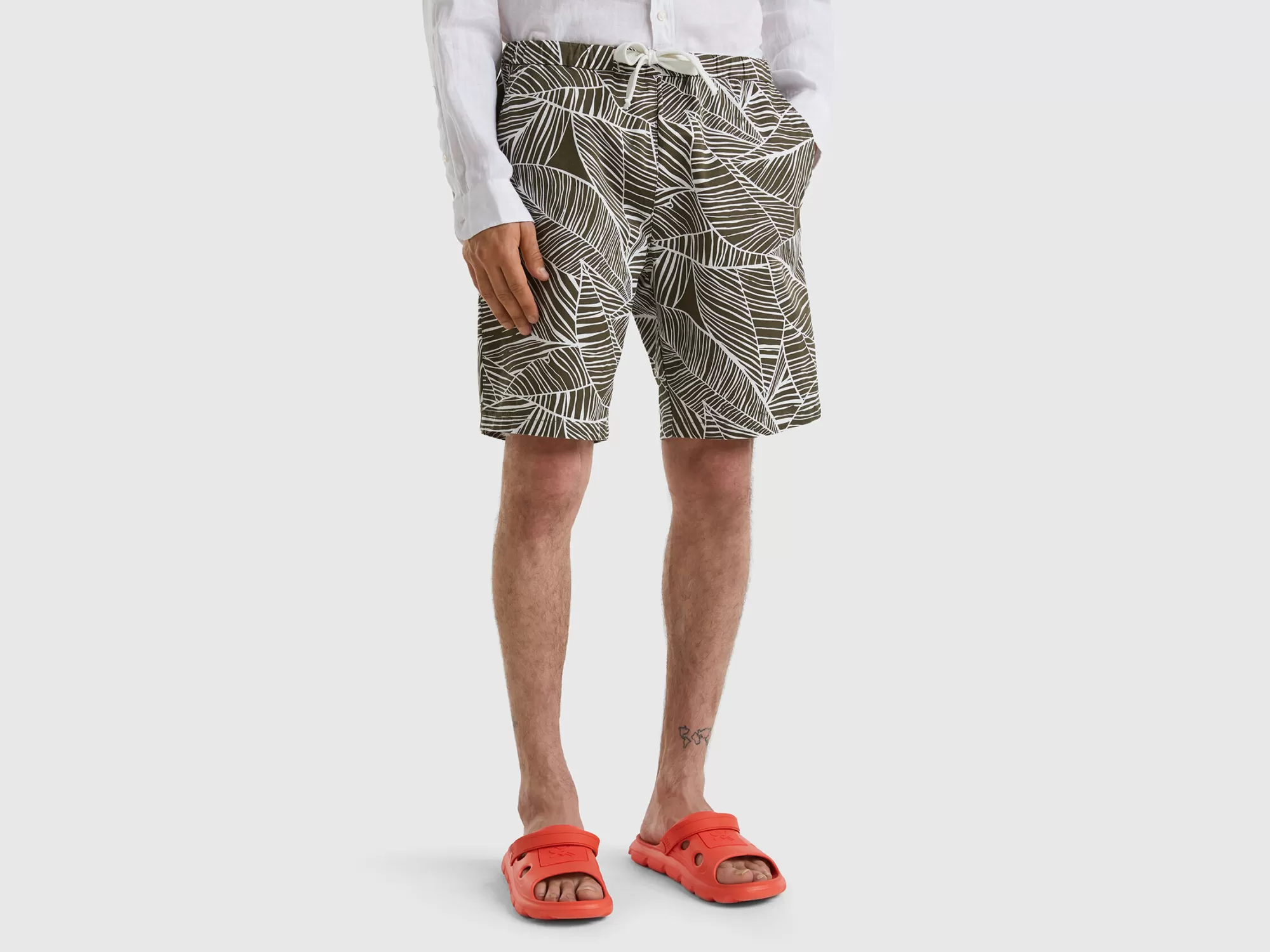 Benetton Bermudas Con Estampado Tropical-Hombre Pantalones Y Chinos