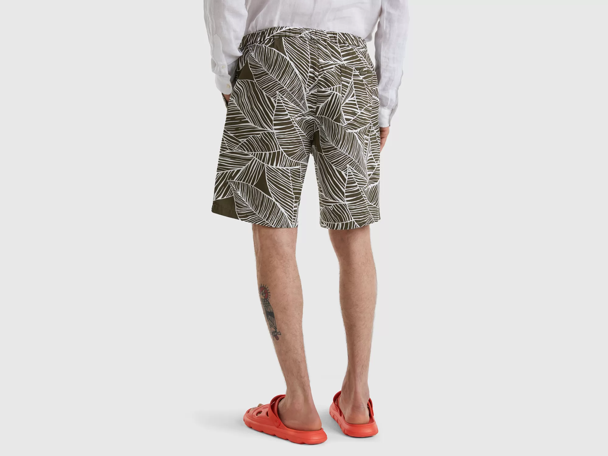 Benetton Bermudas Con Estampado Tropical-Hombre Pantalones Y Chinos