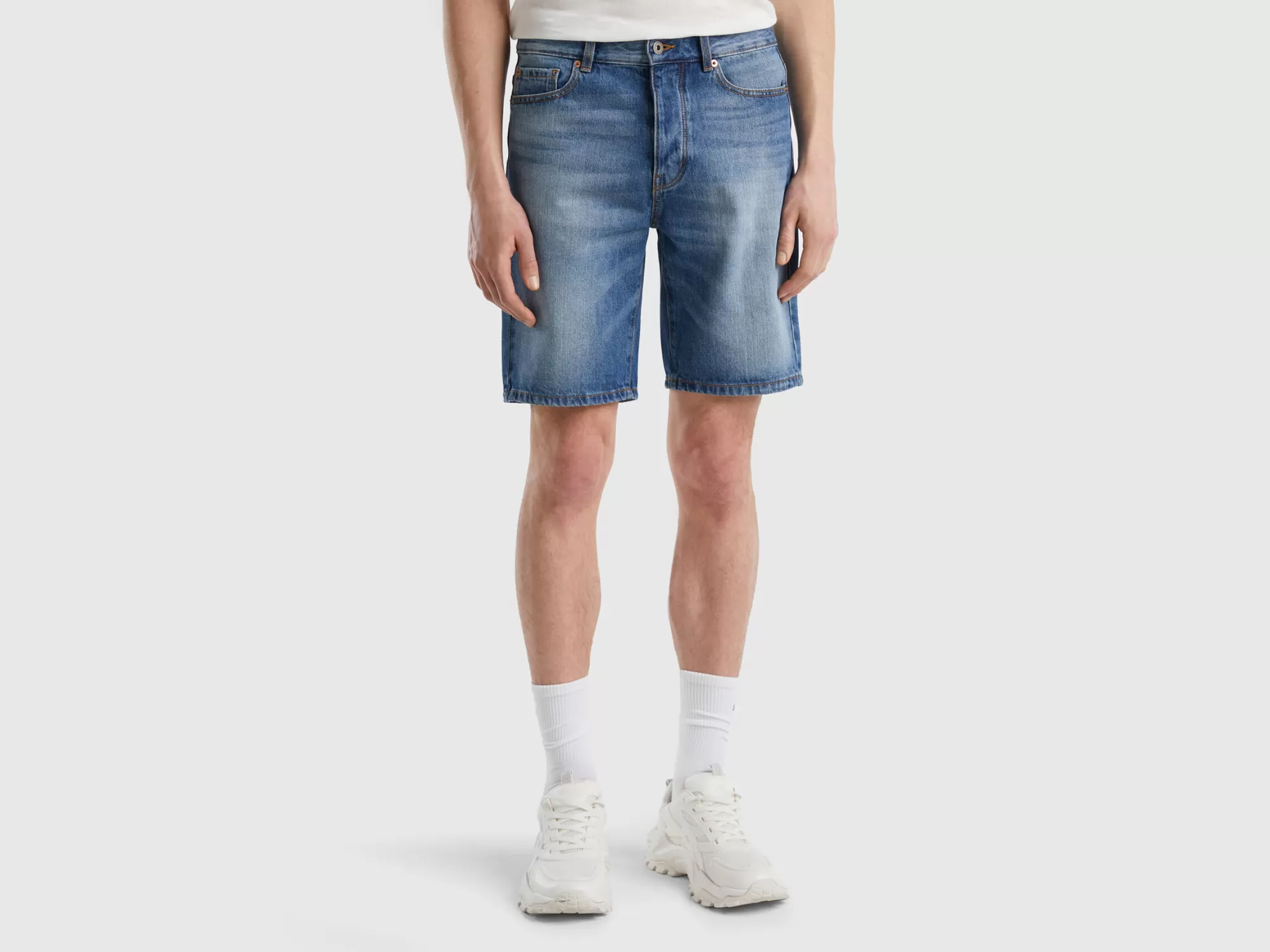 Benetton Bermudas Vaqueras Con Cinco Bolsillos-Hombre Pantalones Y Chinos