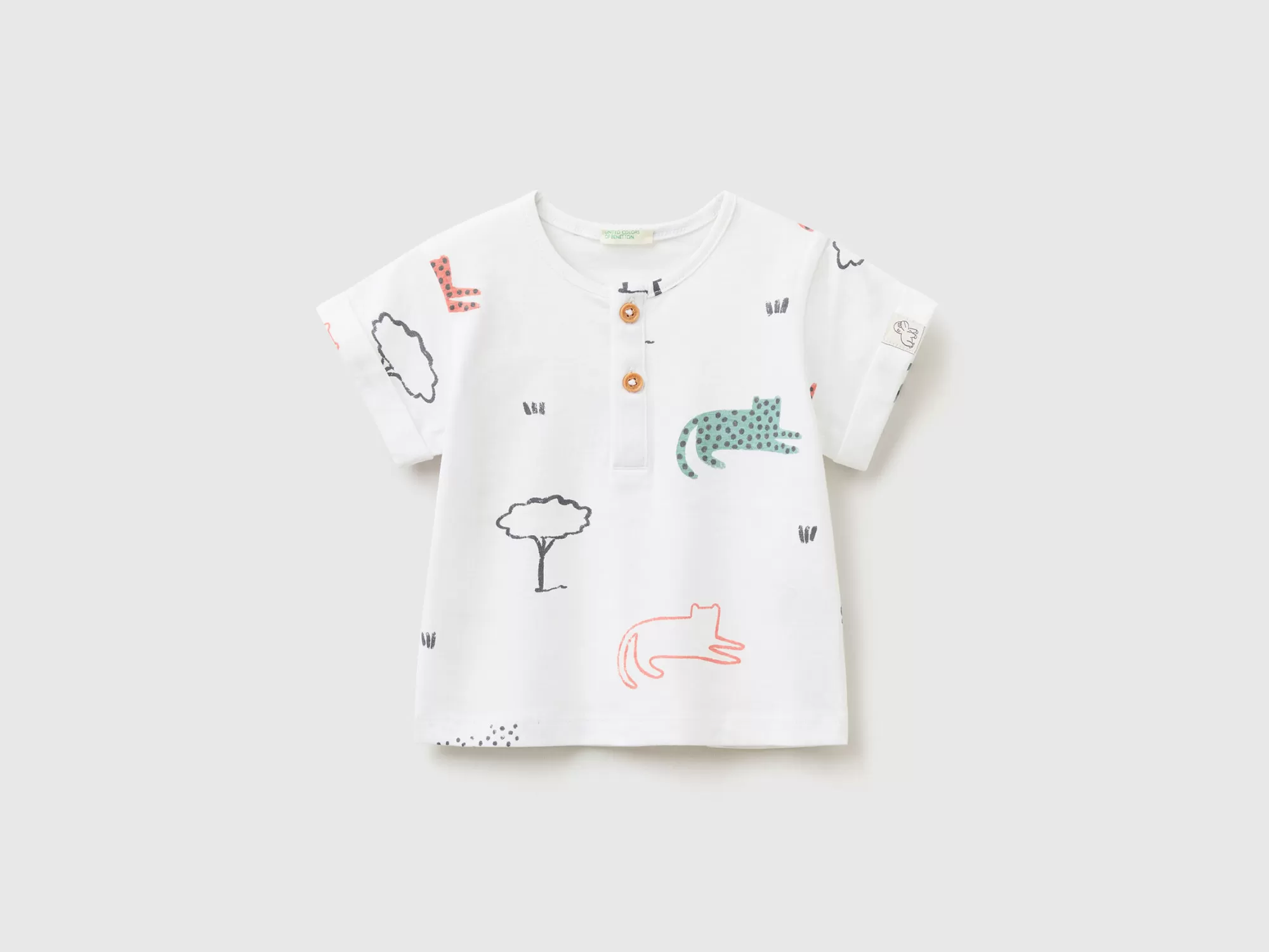 Benetton Camiseta Con Cuello Tunecino Y Estampado-Niños Sudaderas Y Camisetas