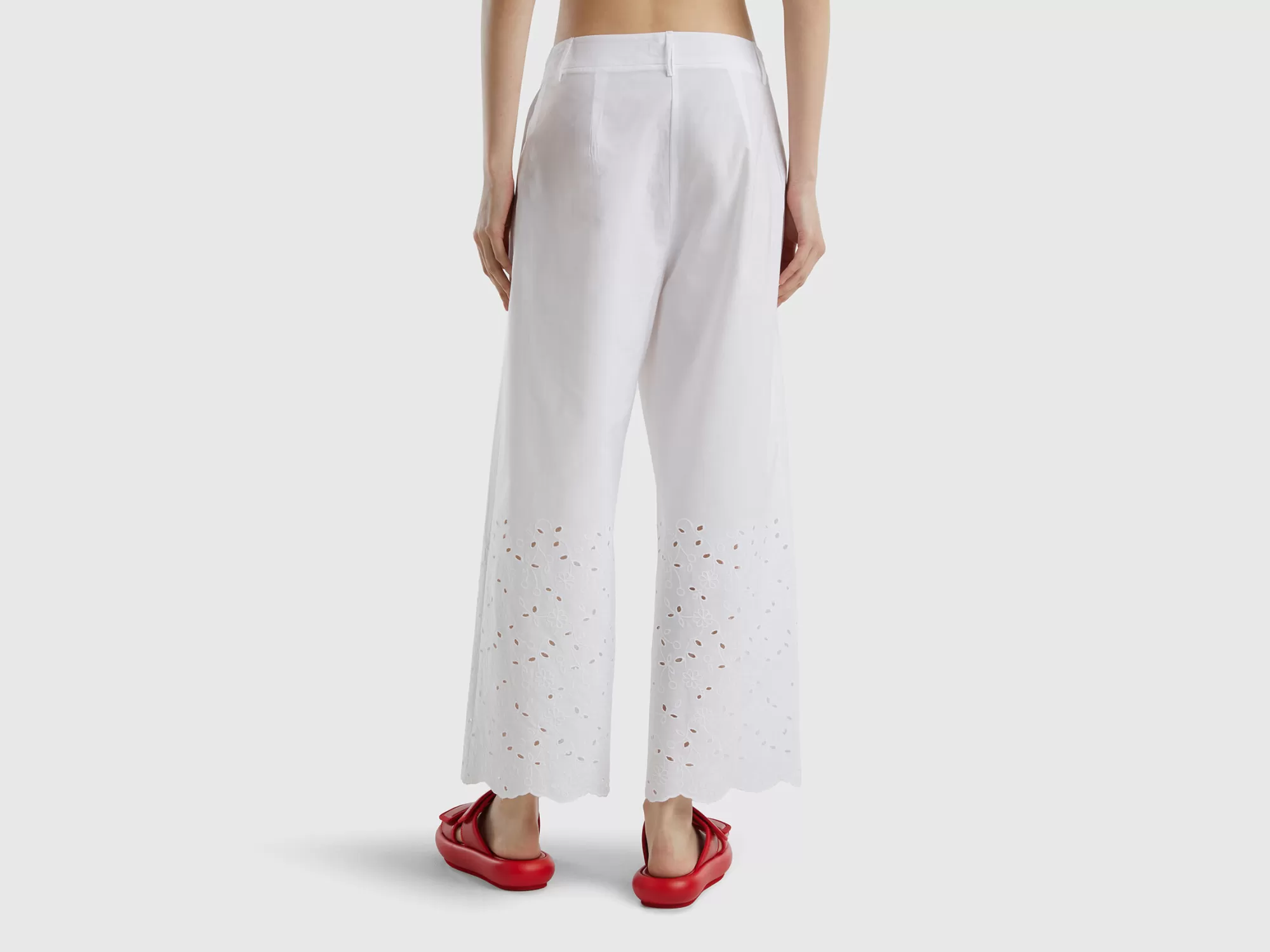 Benetton Pantalon Amplio Con Bordado Suizo-Mujer Pantalones Y Chinos