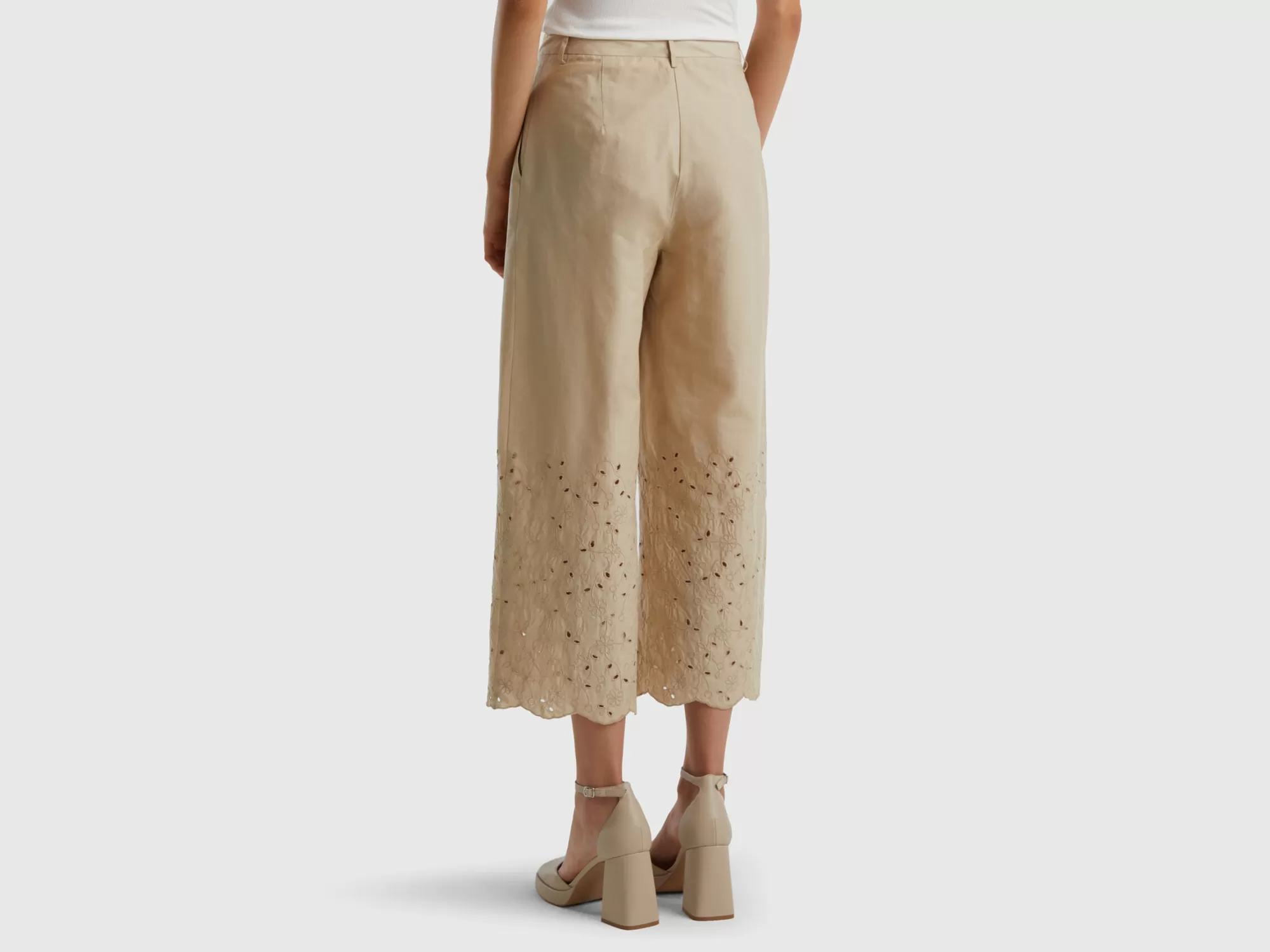 Benetton Pantalon Amplio Con Bordado Suizo-Mujer Pantalones Y Chinos