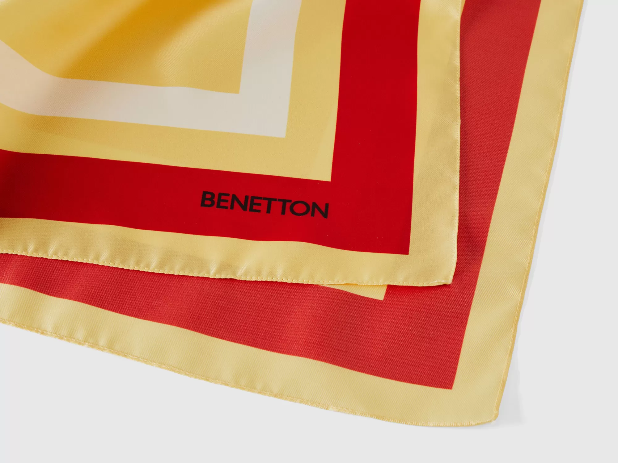 Benetton Panuelocon Estampado De Manzana-Mujer Accesorios Y Calzado