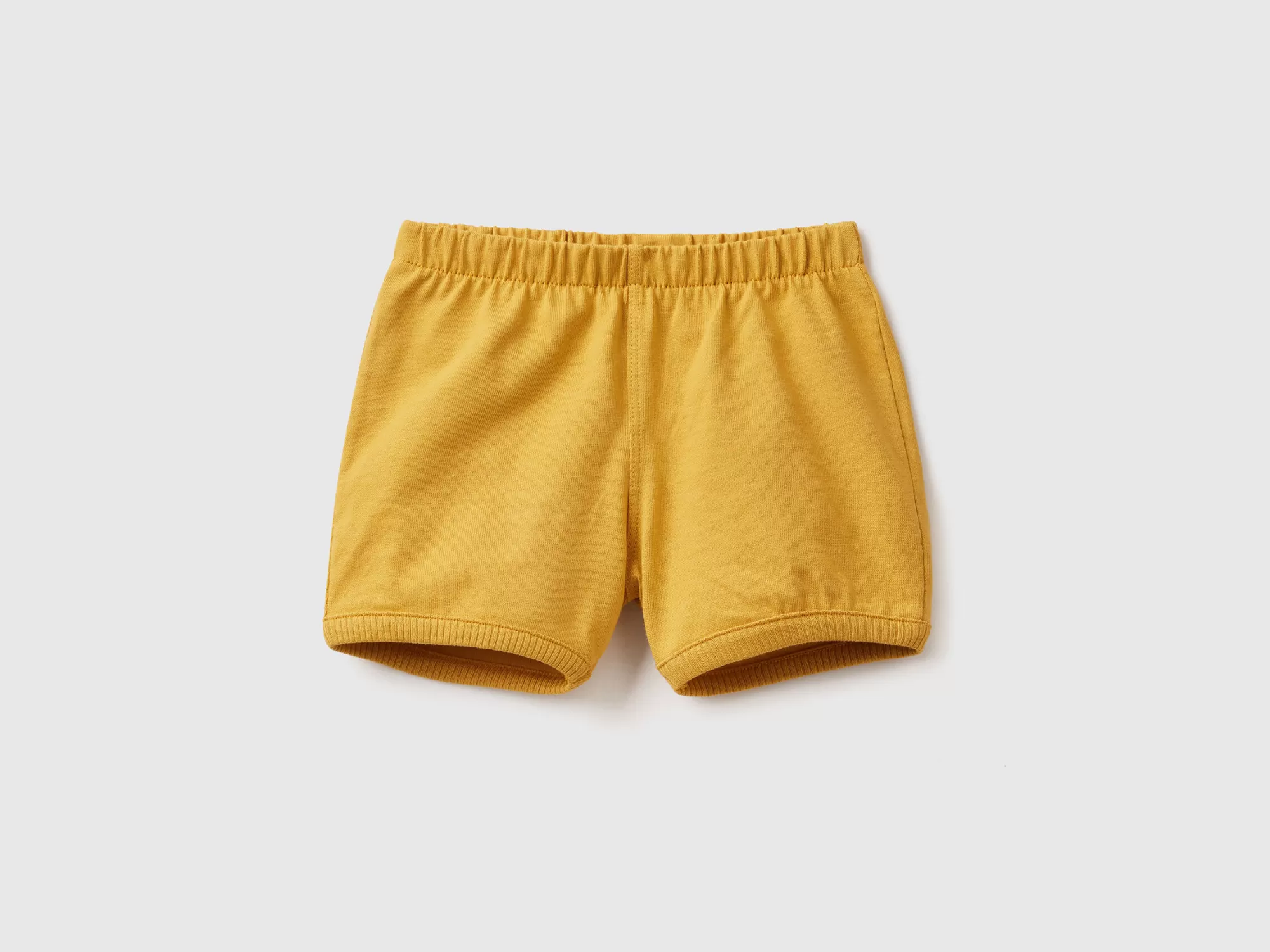 Benetton Shorts Con Parche En La Parte Trasera-Niños Pantalones